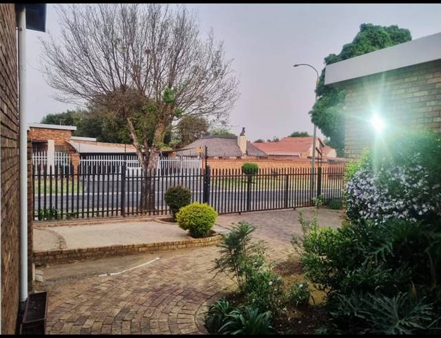 4 BEDROOM HOUSE FOR SALE IN SUNWARD PARK